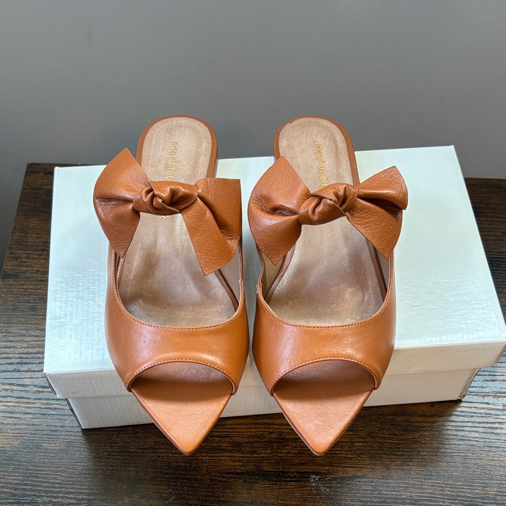 Knot Bow Open-Toe Slip-On Mules in Tan